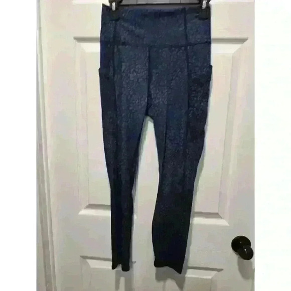 Define Powerhold High Waisted by Fabletics 7/8 Legging Black Green Camo SZ SMALL - Picture 6 of 8